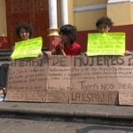 Por desalojo ilegal, familia se manifiesta en Xalapa
