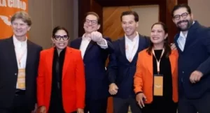 Enrique de la Madrid reaparece en desayuno de la plenaria de MC de la CDMX