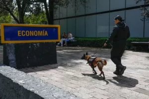 UNAM suspende actividades en la Facultad de Economía tras amenaza de artefacto explosivo