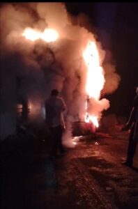Autobús de comerciantes se incendia en la autopista La Tinaja–Cosoleacaque