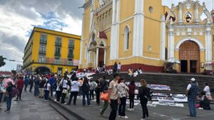 Colectivo “Madres Luna” en conjunto con otros colectivos se manifestaron en Plaza Lerdo