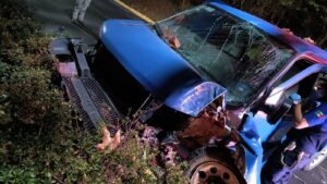 Accidente nocturno en Murillo Vidal; conductor abandona el vehículo