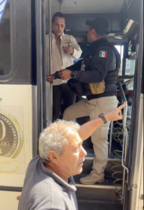 Riña en la Av. Rébsamen: Chofer de autobús y pasajero terminan a golpes tras caída de una mujer