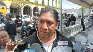 Atienden a 14 estudiantes con síntomas de posible intoxicación tras ceremonia del Día de la Bandera en Xalapa