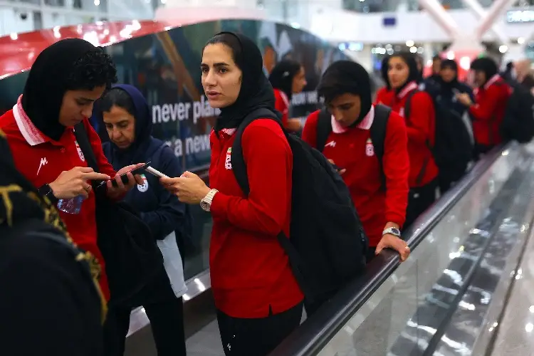Futbolistas de Irán en Malasia antes de regresar a Irán