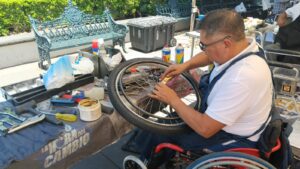 Con programa “Enchúlame la Silla” rehabilitarán hasta 90 sillas de ruedas en Xalapa