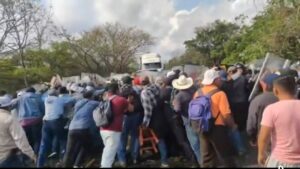 Nahle advierte: bloquear carreteras es delito y llama a no caer en manipulación