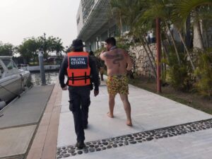 Incendio consume yate de Zenyazen Escobar en Boca del Río