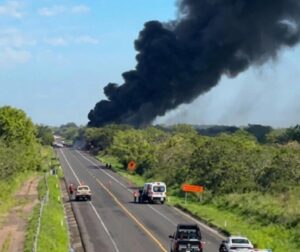 Emergencia vial en la Cardel–Poza Rica por volcadura