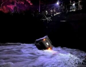Vehículo cae de puente en zona serrana de Córdoba