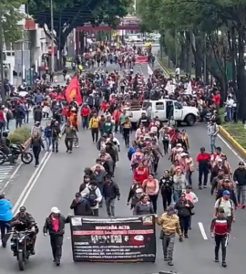 CNTE marcha hacia el Estadio Azteca previo al Mundial