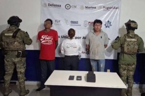 Recuperan tractocamión robado y detienen a dos hombres en Puebla
