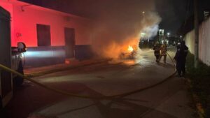 Incendian tienda y vehículos en Tabasco