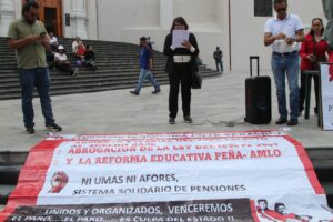 Maestros veracruzanos refuerzan plantón en CDMX por rechazo a reforma del ISSSTE