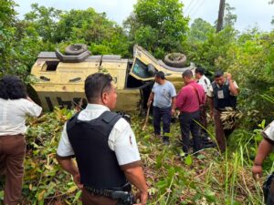 Vuelca camioneta de valores en Las Choapas-Paralelo