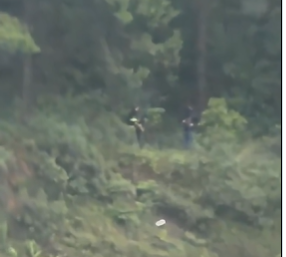 Exhiben a presuntos delincuentes acechando carretera de Veracruz
