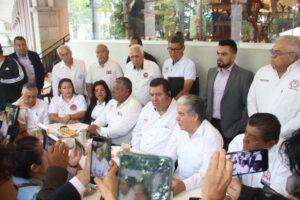 Taxistas de Xalapa piden a la gobernadora revisar tarifas y regular apps