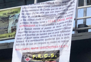Con lonas de mensajes intimidatorios, así amanece Coatzacoalcos