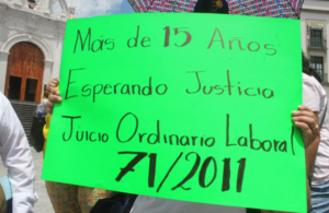 Extrabajadores de Alto Lucero protestan por pago de laudo