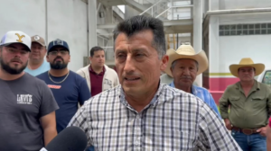 Productores de leche protestan por pagos atrasados de Liconsa