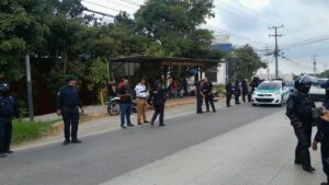 Desalojan a manifestantes que bloqueaban carretera en “El Chico”