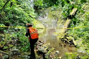 Rescatan cuerpo tras caída en barranca en Las Minas