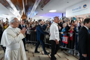 Papa León XIV ingresa al hospital para ser operado de un nódulo pulmonar