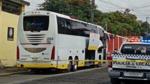 Muere trabajador aplastado por autobús en Orizaba