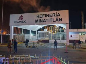 Mueren dos trabajadores de Pemex tras ataque armado en Minatitlán