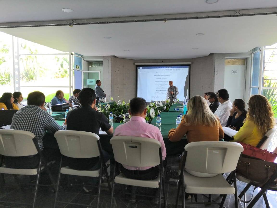 Las comisiones integrantes del Consejo Interinstitucional Veracruzano de la Educación (CIVE) fueron capacitados por académicos de la Universidad Nacional Autónoma de México (UNAM), para que tengan las herramientas que les permitan detectar diversas problemáticas educativas en las regiones del estado.
