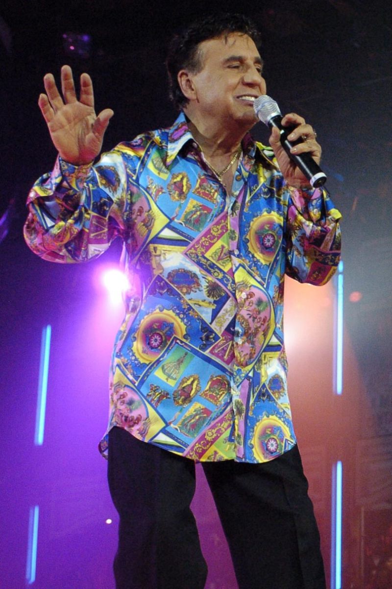 El cantante mexicano Gualberto Castro, ganador del Festival OTI de la Canción en 1975 y quien formó parte del grupo Los Hermanos Castro, falleció este jueves 27 de junio, alrededor de las 18:00 horas, confirmó su esposa Gundy Becker.