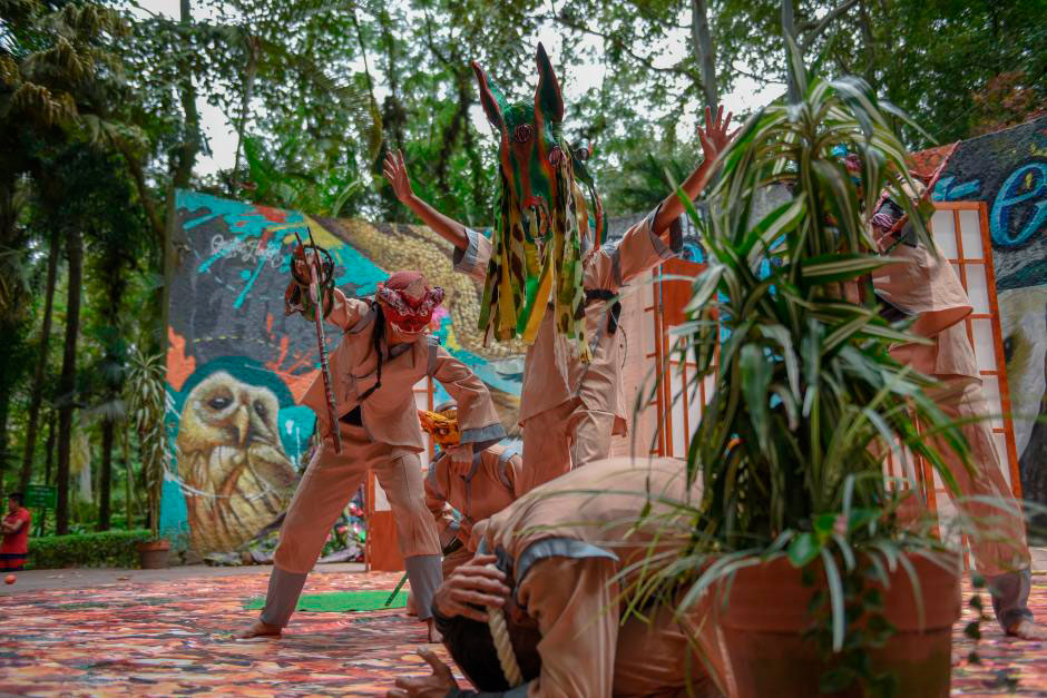 Como parte de las actividades de verano que promueve la Dirección de Turismo Municipal, se presenta la obra 'El guardián del bosque', en el parque Los Tecajetes.