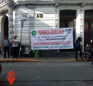 Integrantes de la Unión Nacional de Trabajadores Agrícolas (UNTA) protestaron afuera de las oficinas del Servicio de Administración Tributaria (SAT) ante el subejercicio del presupuesto y los programas asignados al sector primario.
