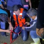 Rescatan a dos en el río Cazones