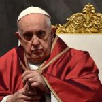 El Papa Francisco sufre caída