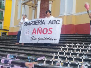 Padres de víctimas de la tragedia en guardería ABC se manifiestan; piden justicia tras 16 años