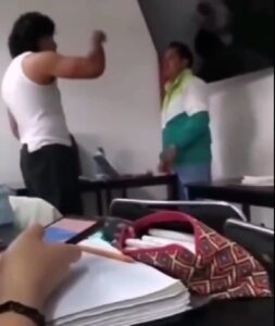 Joven golpea a su maestro en Politécnico de Tulancingo