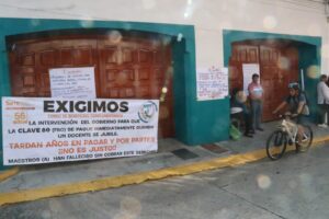Toman oficinas del Seguro del Magisterio por saqueo transexenal