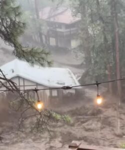 Fuerte inundación generó un incendio y cobra la vida de 3 personas en Nuevo México