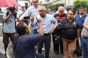 Retiran a manifestante de la calle Enríquez