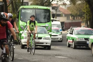 Ciclistas y peatones exigen mejorar movilidad y seguridad vial en Xalapa