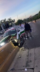 Impacta taxi contra muro divisorio en Araucarias