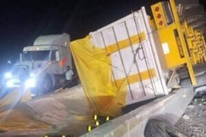 Vuelca tráiler cargado de azúcar en la autopista Córdoba – Veracruz