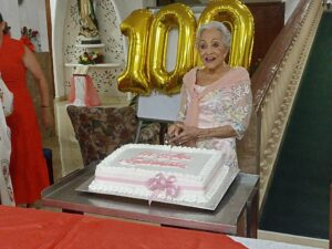 Esperanza Hernández, la primera ginecóloga de Veracruz, celebra su cumpleaños número 100