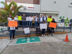 Inician huelga de hambre empleados de la Sedema y la SEPEV