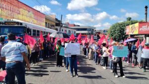 Frente Popular del Movimiento Antorchista marchan para exigir a CMAS soluciones