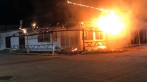 Incendian restaurante de Coatzacoalcos con bombas molotov