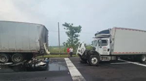 Cierre parcial de circulación por accidente en la autopista Autopista Coatzacoalcos–Villahermosa; ocurre cerca del km 29+100
