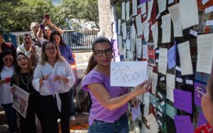 Exigen la destitución de Paco Ignacio Taibo II como director del FCE