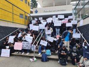 Estudiantes de la UV continúan el paro